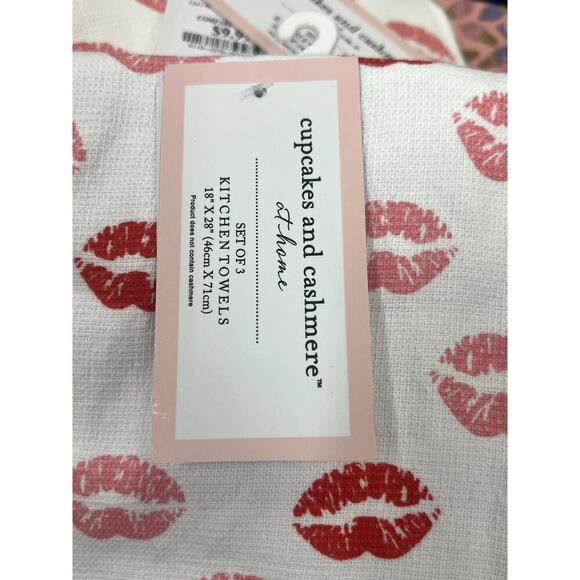 Cupcakes and Cashmere Hand Towels Kisses Lips Hearts Set of 3 - Picture 4 of 4